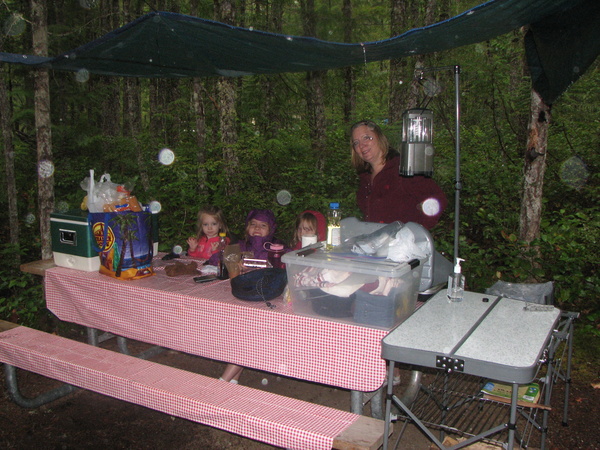 Rainy Breakfast at Newhalem Camp Ground